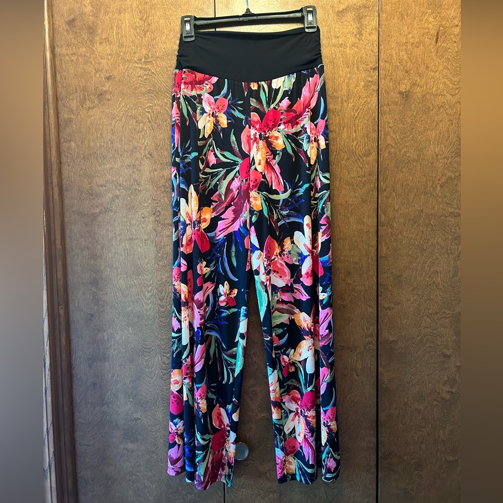 Apt. 9 Palazzo style pants. Black/floral print. Size M